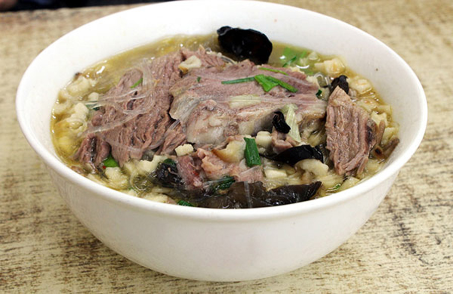 yangrou-paomo(lamb-soup-with-bread)